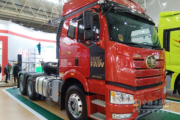 一汽解放新J6P領(lǐng)航版2.0四季款牽引車(chē)