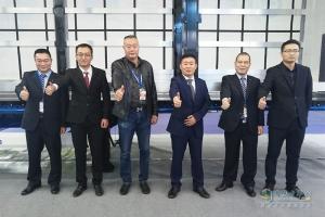 致力于提升物流運(yùn)輸裝備 安徽開樂(lè)新型側(cè)簾半掛車武漢車展發(fā)布