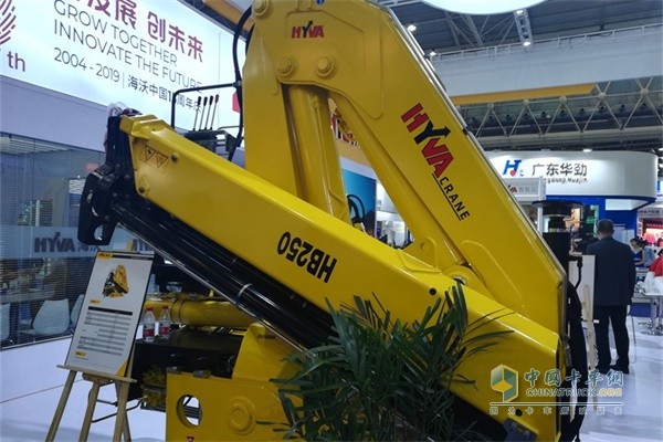 隨車起重機HB 250E3