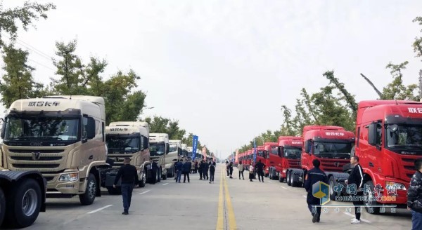 裝配玉柴YCK13N的聯(lián)合卡車(chē)牽引車(chē)上市