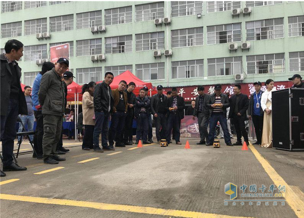 卡友們積極參與現(xiàn)場的互動游戲，加深了對一汽解放的品牌信賴