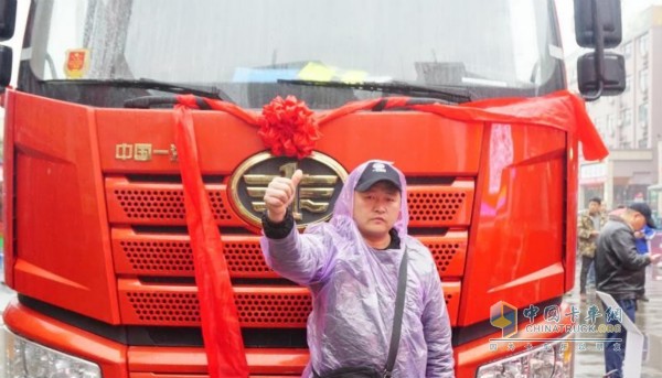 上半年巡演現(xiàn)場卡友為解放汽車點贊