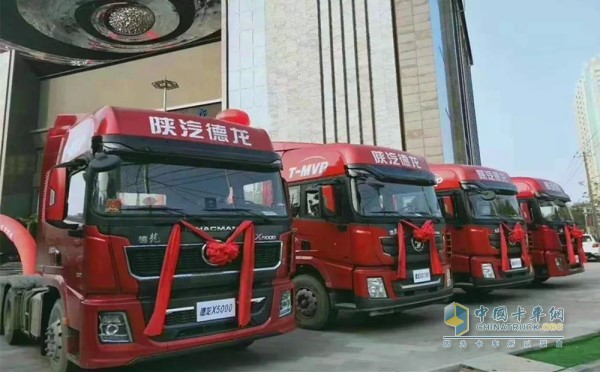 搭載濰柴黃金動力總成的貨運(yùn)重卡
