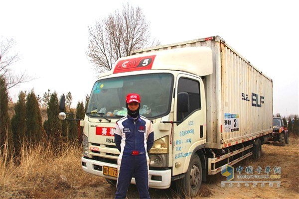 公開(kāi)組參賽選手桂綠陽(yáng)的賽事保障車(chē)慶鈴輕卡