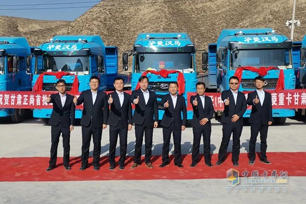 批量藍(lán)色輕量化漢馬H7牽引車(chē)隆重交付甘肅蘭州客戶