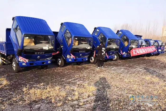 東風(fēng)股份 東風(fēng)福瑞卡F4 自卸車(chē)