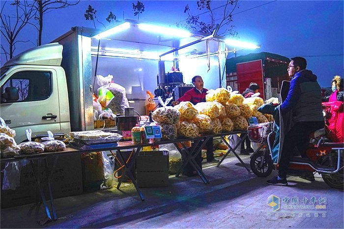 有福田祥菱微卡，晚上在夜市賣貨也很方便
