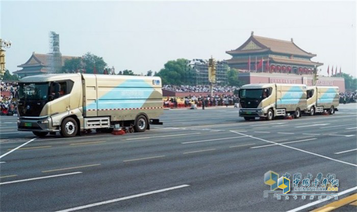 T8純電動(dòng)洗掃車國慶閱兵提供保障