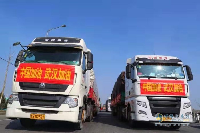 濰柴第一時間成立服務(wù)保障小組為施工車輛提供駐點(diǎn)保障服務(wù)