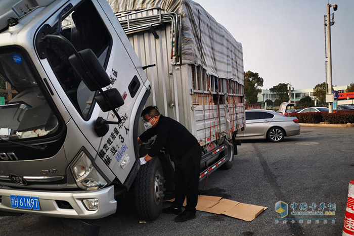 服務站負責人驅(qū)車186公里檢修