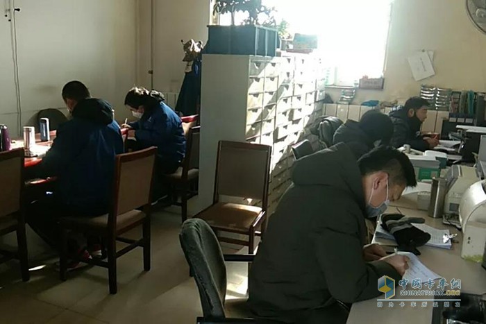 營(yíng)銷(xiāo)公司春節(jié)假期期間積極組織物流公司做好防疫工作