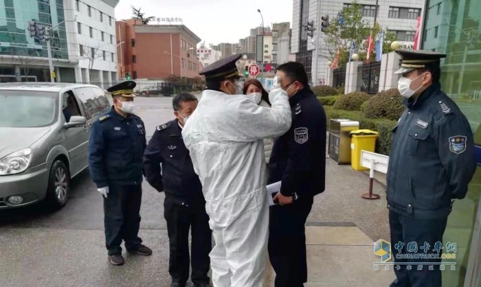 針對已過隔離期開始上班的員工在進(jìn)廠時(shí)逐一進(jìn)行體溫檢測