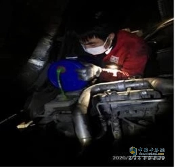 在服務人員專業(yè)細致的檢查維修下，問題在一個小時內(nèi)就迅速被解決了