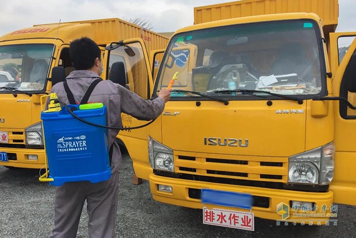 為用戶進行車輛消毒和車況檢查