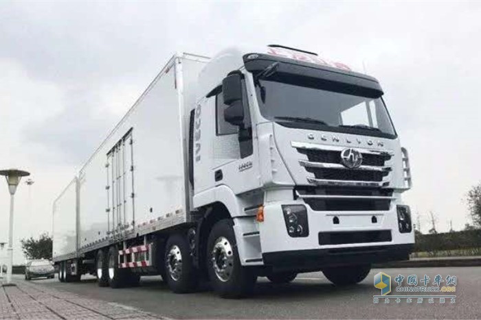 紅巖杰獅牽引車(chē)