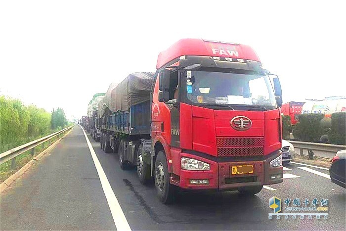 對非持證貨運車輛，一律不得以無通行證件等理由限行或勸返