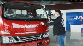 給個(gè)豪車都不換！看駿鈴V6如何迎娶白富美！