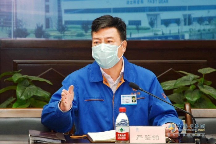 法士特黨委書記、董事長(zhǎng)嚴(yán)鑒鉑