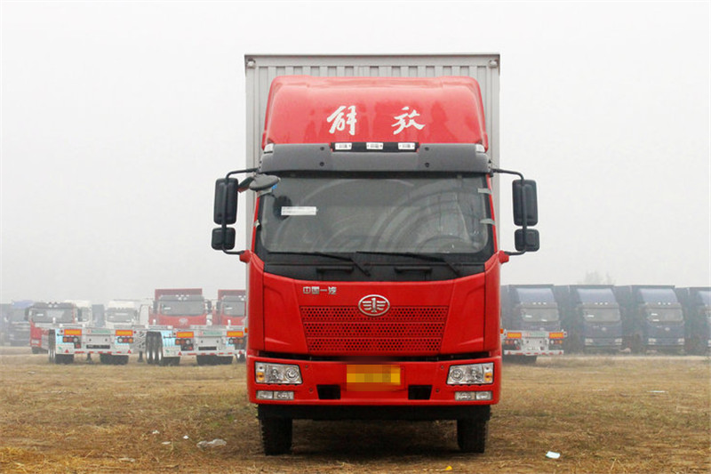 2020款J6L180載貨新款車(chē)到店