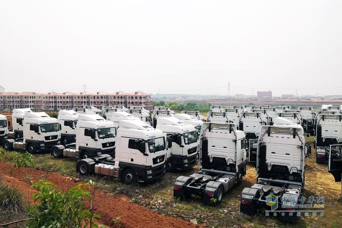 德國(guó)曼恩交付給順豐快運(yùn)的TGX牽引車(chē)