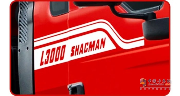 鏤空“SHACMAN L3000”車貼，為陜汽L3000的英文標識，凸顯品牌歸屬感