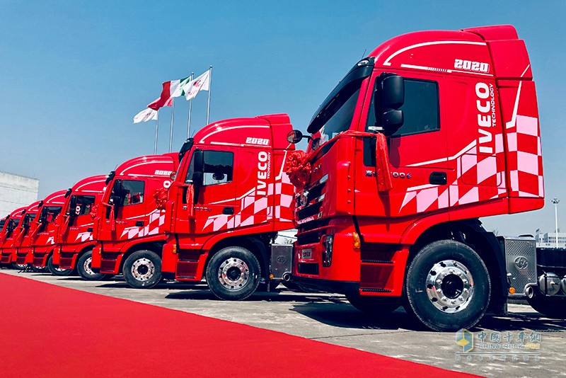 紅巖上新！紅巖杰獅2020牽引車豪輕、豪省、豪舒適