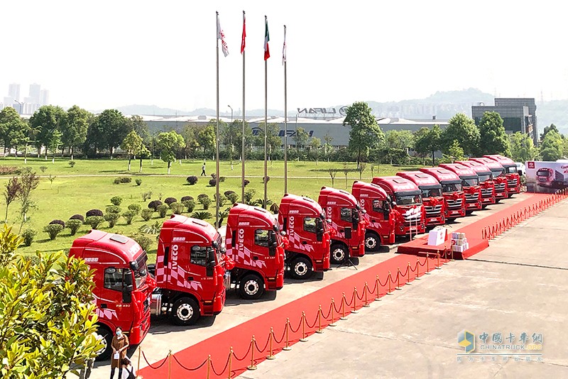 紅巖上新！紅巖杰獅2020牽引車豪輕、豪省、豪舒適