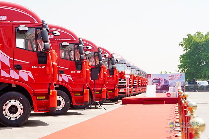 紅巖上新！紅巖杰獅2020牽引車豪輕、豪省、豪舒適