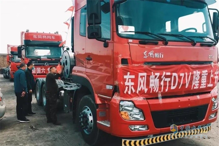 東風(fēng)天龍KL、東風(fēng)天龍VL、東風(fēng)暢行D7V等3款明星產(chǎn)品