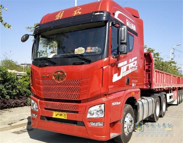 解放青汽JH6牽引定義車(chē)