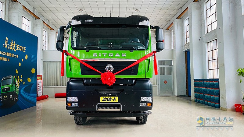 “全勤汕德卡，高效王中王”,中國重汽汕德卡6×4智能渣土車線上搶購會