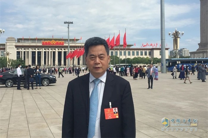 全國(guó)人大代表、華菱星馬汽車(chē)(集團(tuán))股份有限公司董事長(zhǎng)劉漢如