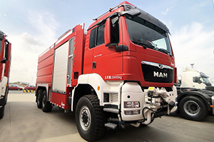 上裝齊格勒 底盤(pán)540馬力曼恩TGS 6X6 這款機(jī)場(chǎng)消防車(chē)夠搶眼！