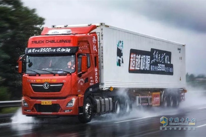 出發(fā)前，這臺KL465換上了全車的風(fēng)神低滾阻輪胎