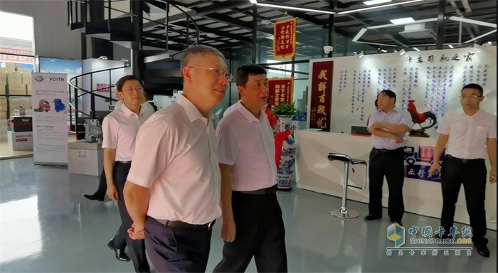 解放領導蒞臨樂行無憂成都卡車司機之家開展工作調(diào)研