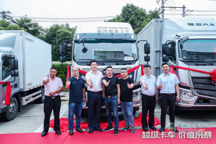 與會領導、嘉賓為歐航R系列超級卡車點贊