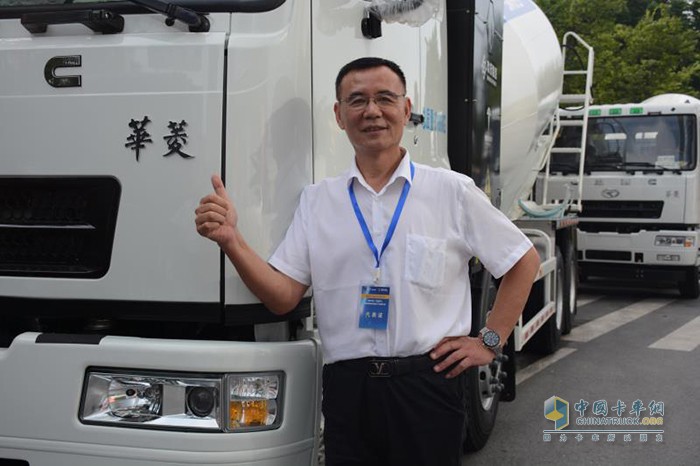 陜西中藍遠宏電動交通服務(wù)有限公司董事長兼執(zhí)行總裁常衛(wèi)點贊華菱
