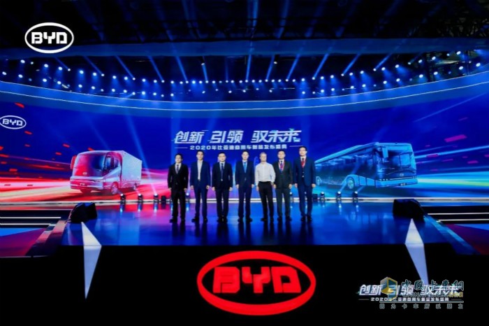 　　比亞迪集團(tuán)副總裁兼商用車事業(yè)群CEO王杰等比亞迪相關(guān)領(lǐng)導(dǎo)，以及行業(yè)、社會各方代表共600余人蒞臨現(xiàn)場，共襄盛舉，見證了這一歷史性時刻。