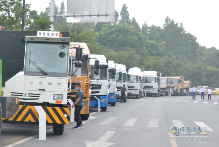 7月下旬，華菱星馬強(qiáng)勢推8款純電動(dòng)(換電)車型