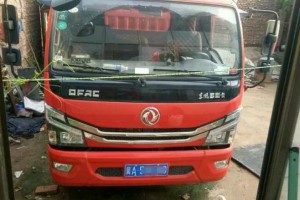 一車裝40頭豬 祝師傅認(rèn)準(zhǔn)“掙錢利器”多利卡D6