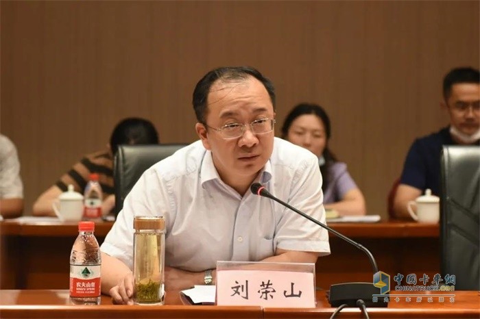 十堰市委常委、常務(wù)副市長劉榮山