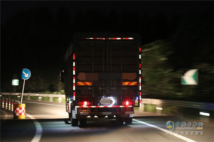 卡車(chē)夫妻寧俊峰/陳玲：解放J6L承載著我們的家庭