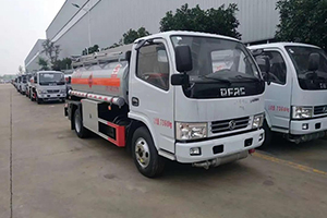 武漢用戶徐兵兵：全家人都開東風(fēng)輕卡 這個(gè)品牌值得信賴