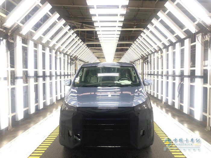 上汽大通MAXUS EUNIQ 7 MCB階段首臺(tái)車(chē)
