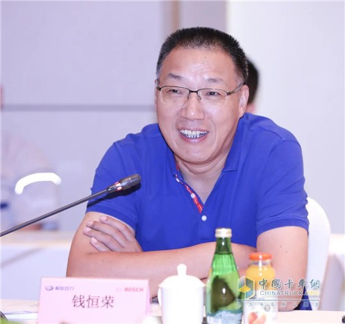 　　一汽解放總經(jīng)理助理、發(fā)動(dòng)機(jī)事業(yè)部黨委書記、總經(jīng)理錢恒榮