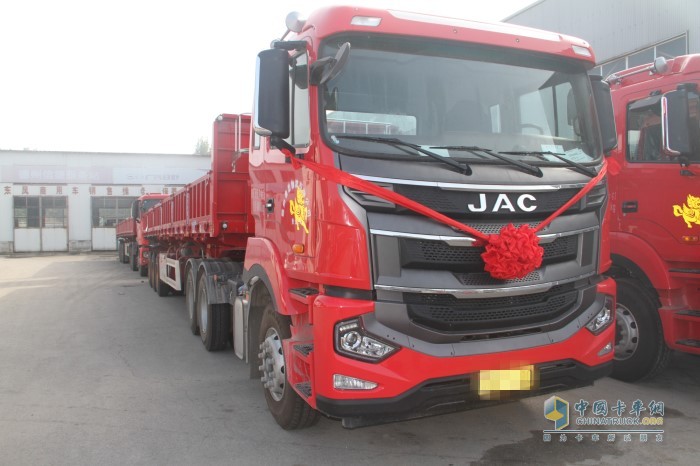 江淮格爾發(fā)A5W砂石料運(yùn)輸車(chē)