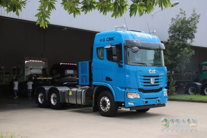 聯(lián)合卡車6x4非插電混動(dòng)牽引車