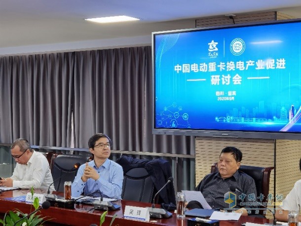 ?中科院院士、清華大學(xué)教授歐陽明高引導(dǎo)發(fā)言