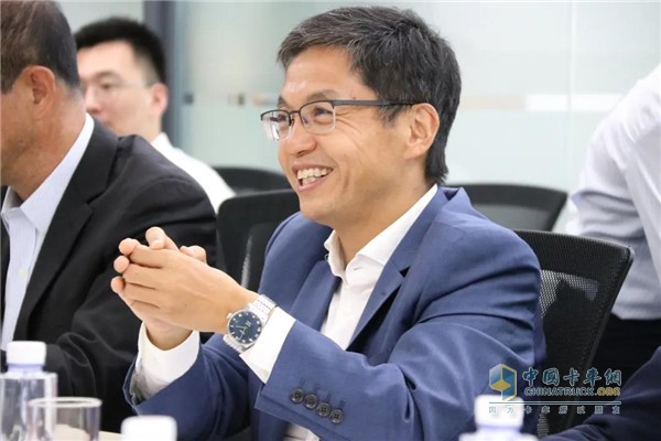 大連副市長(zhǎng)靳國(guó)衛(wèi)一行到訪克諾爾商用車中國(guó)