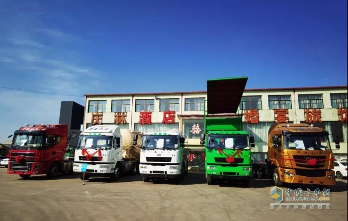 活動(dòng)區(qū)域擺放的展車